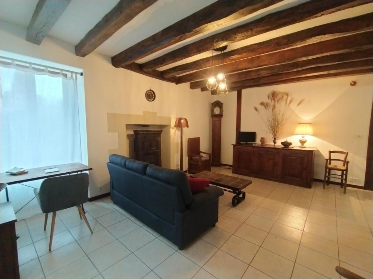 Gite Du Vieux Cedre Ecueille Exterior foto